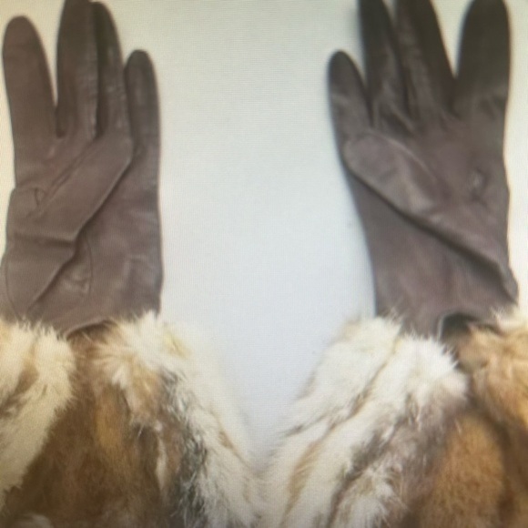 Gorgeous Mink fur purse with matching Mink  and leather gloves - Picture 7 of 12